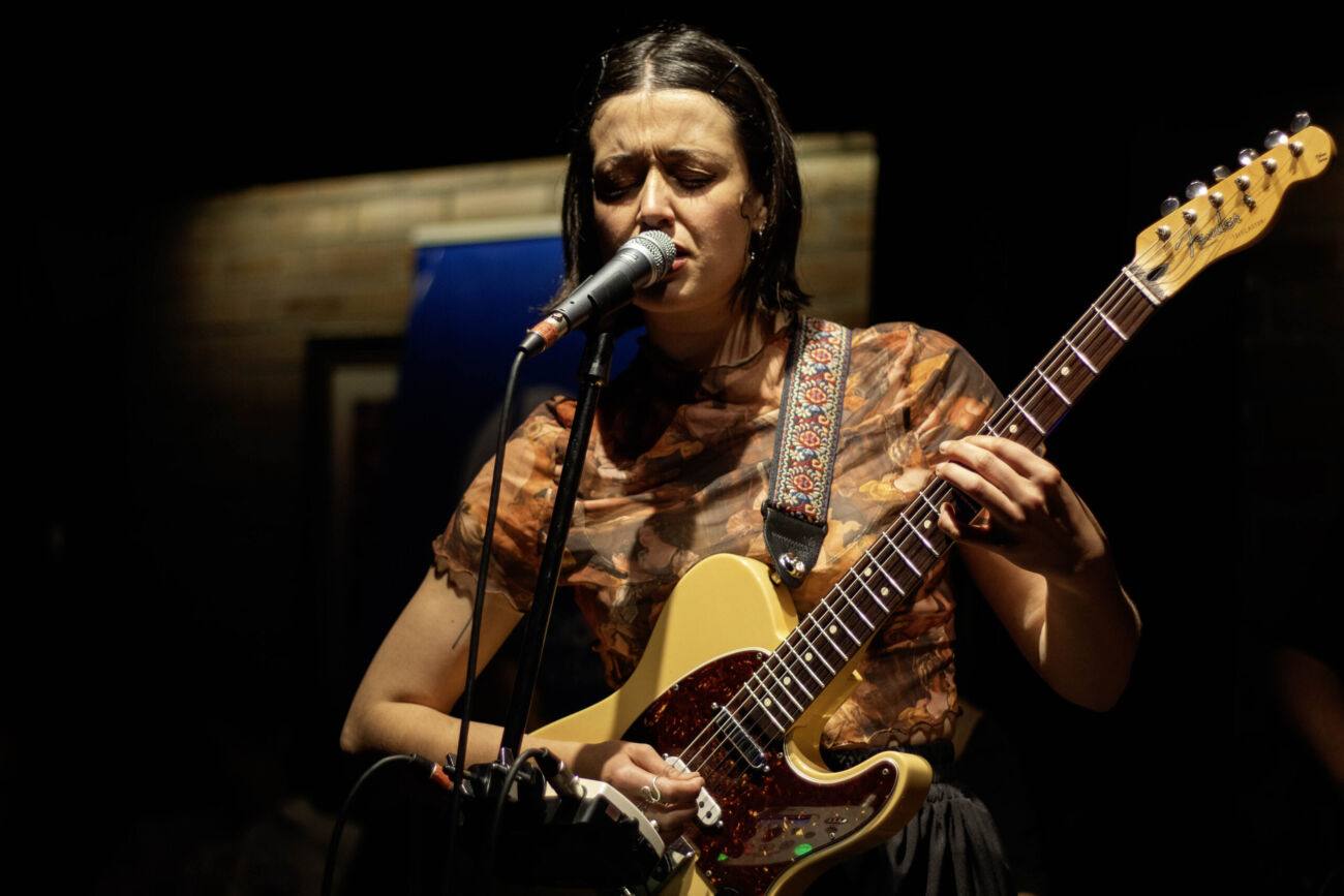 Poesía cantada: María y los Templos en Bar Mal Paso