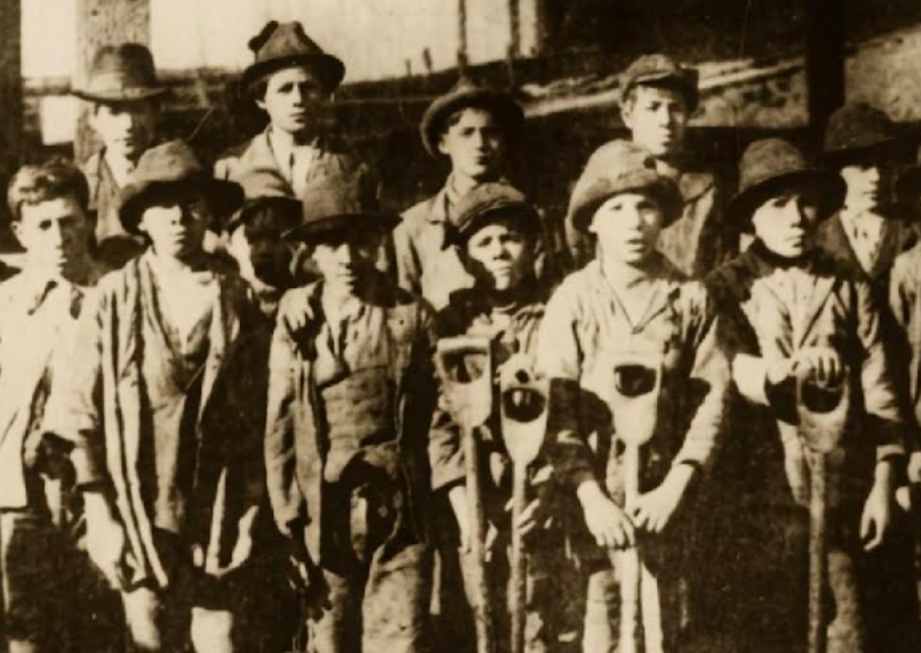 Música al abrigo del carbón: danza, memoria y patrimonio en el Teatro UdeC