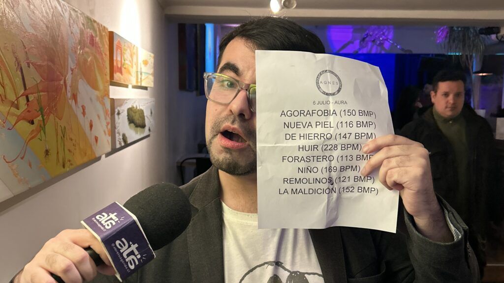 Agnes nos trajo la «bendición gitana» a Bar Galería Aura