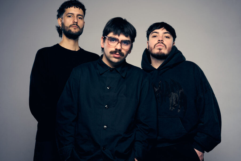 Estoy Bien estrena “Carta” y anuncia el lanzamiento de su 2° álbum “A La Distancia”