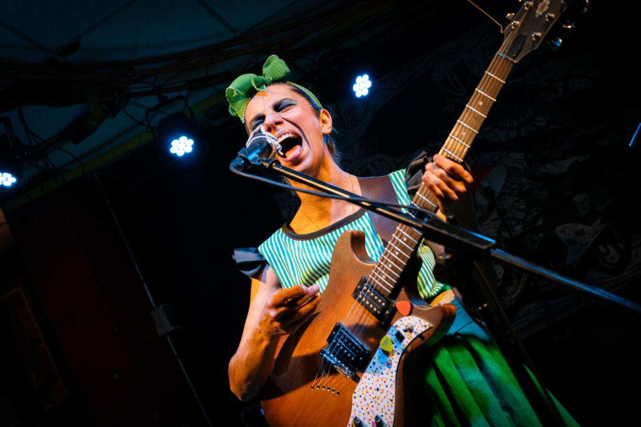 Conversamos con Nico Needham de Novedades matutinas tras su show en CDS
